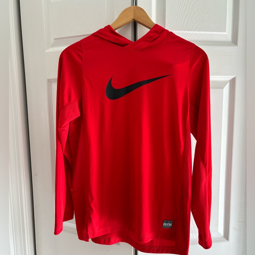 Nike Dry Fit men’s shirt. Excellent condition.